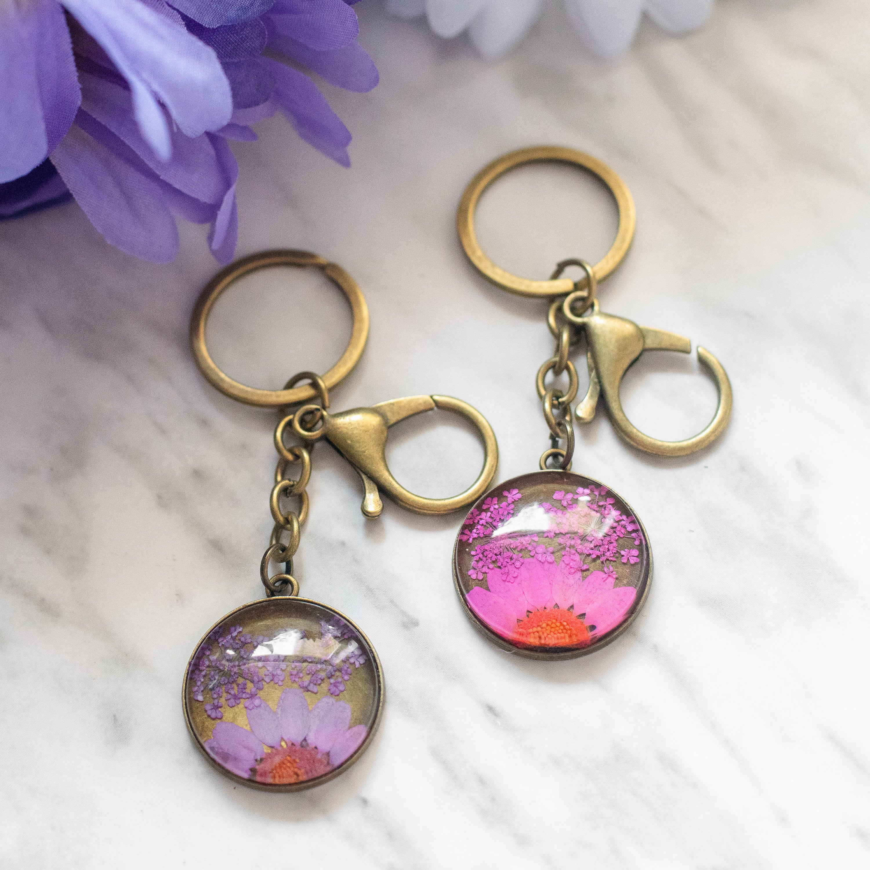 Real Pressed Flower Resin Keychain with Daisy and Lace Floral Neverland Floralfy 09