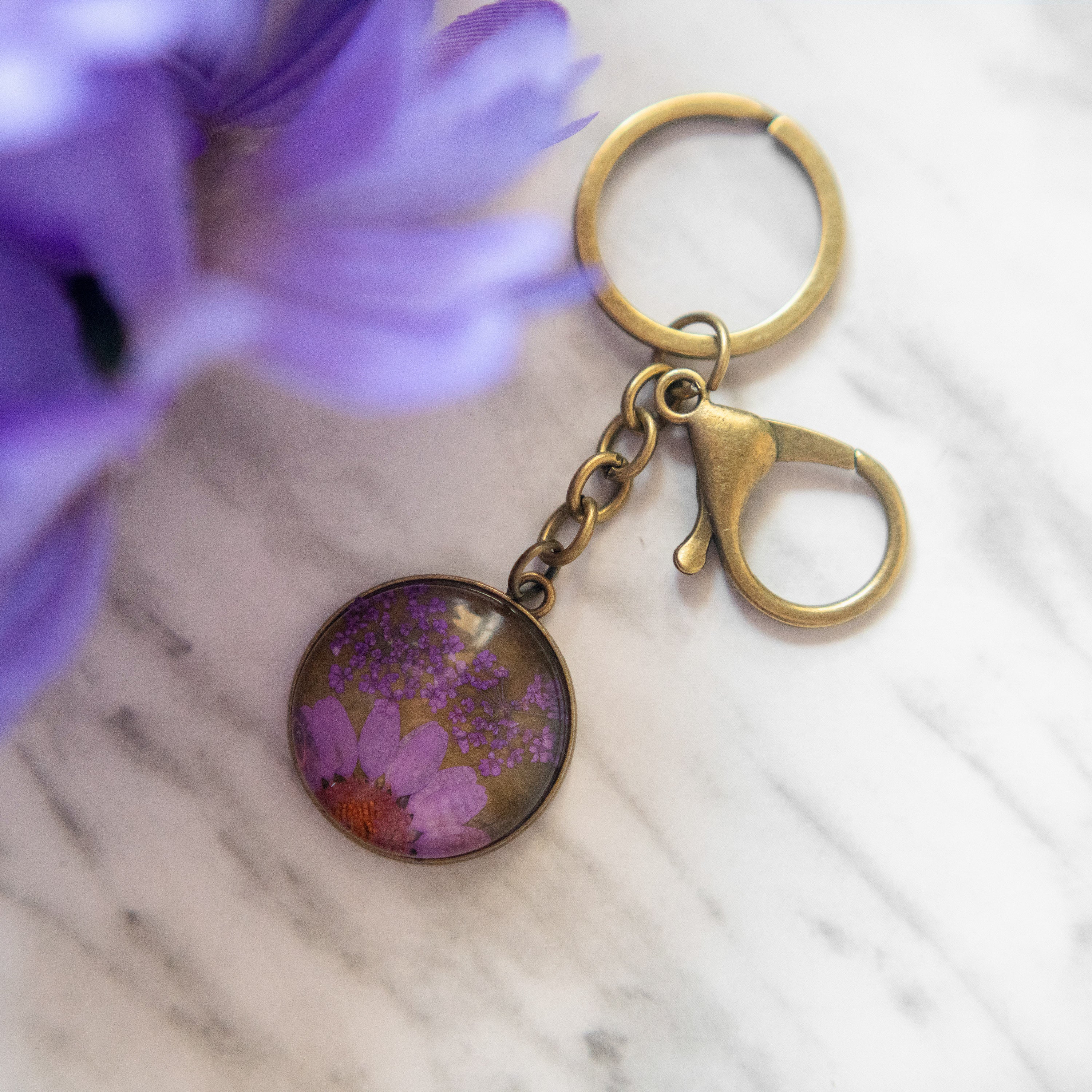 Real Pressed Flower Resin Keychain with Daisy and Lace Floral Neverland Floralfy 08